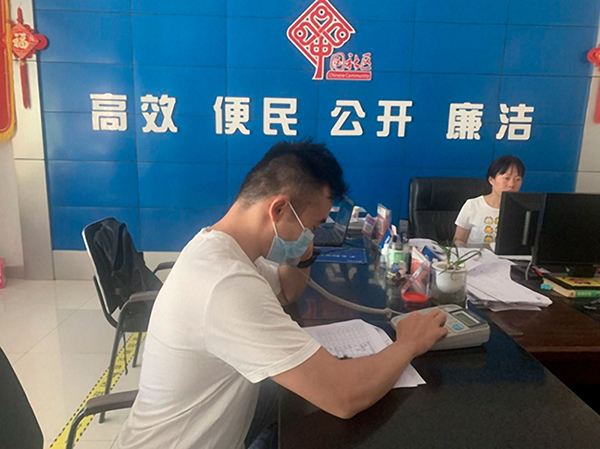 自贡高新区:以实际行动践行初心使命 让党旗在抗疫一线高高飘扬_fororder_3自贡市审计局工作人员舒君工作现场