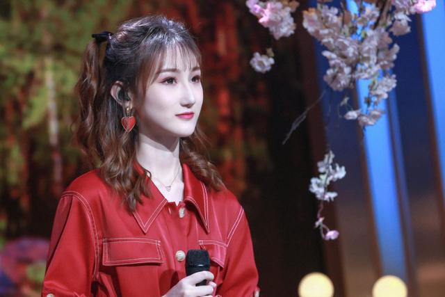 《壁花》少女陈雪凝 首度亮相《全球中文音乐榜上榜》惊艳全场