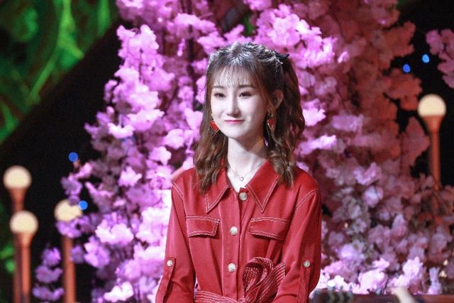 《壁花》少女陈雪凝 首度亮相《全球中文音乐榜上榜》惊艳全场