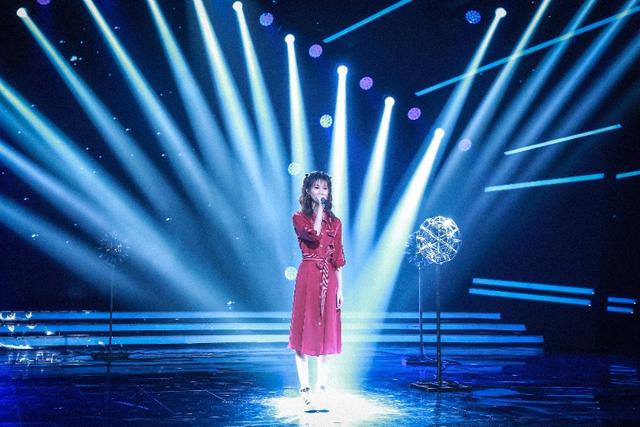 《壁花》少女陈雪凝 首度亮相《全球中文音乐榜上榜》惊艳全场