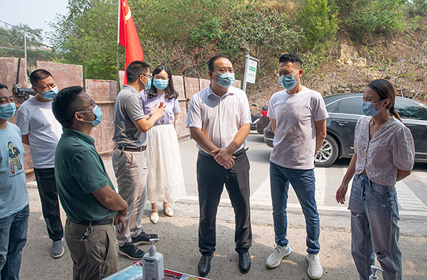 自贡大安:坚决守牢疫情防线 保障群众生命健康_fororder_2调研督导现场