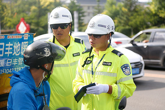 B【吉04】延吉交警深度净化道路交通环境