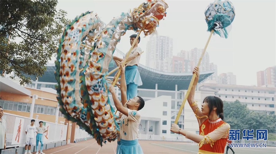 【城市远洋带图】重庆铜梁：青春少年与千年龙舞