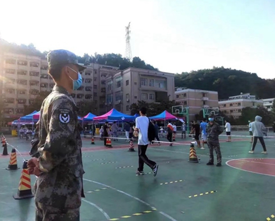 (供稿)贵州理工学院:退役军人“疫”线亮剑_fororder_rBABCmMj-ZiAUVWIAAAAAAAAAAA005.550x413