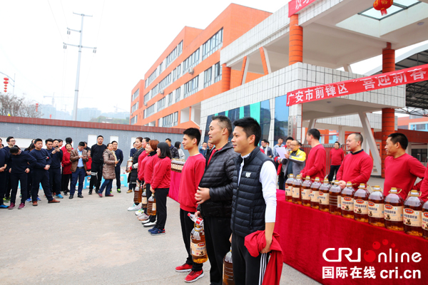 图片默认标题_fororder_优胜选手喜获奖品。