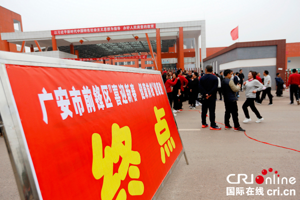 图片默认标题_fororder_陆续冲过终点。