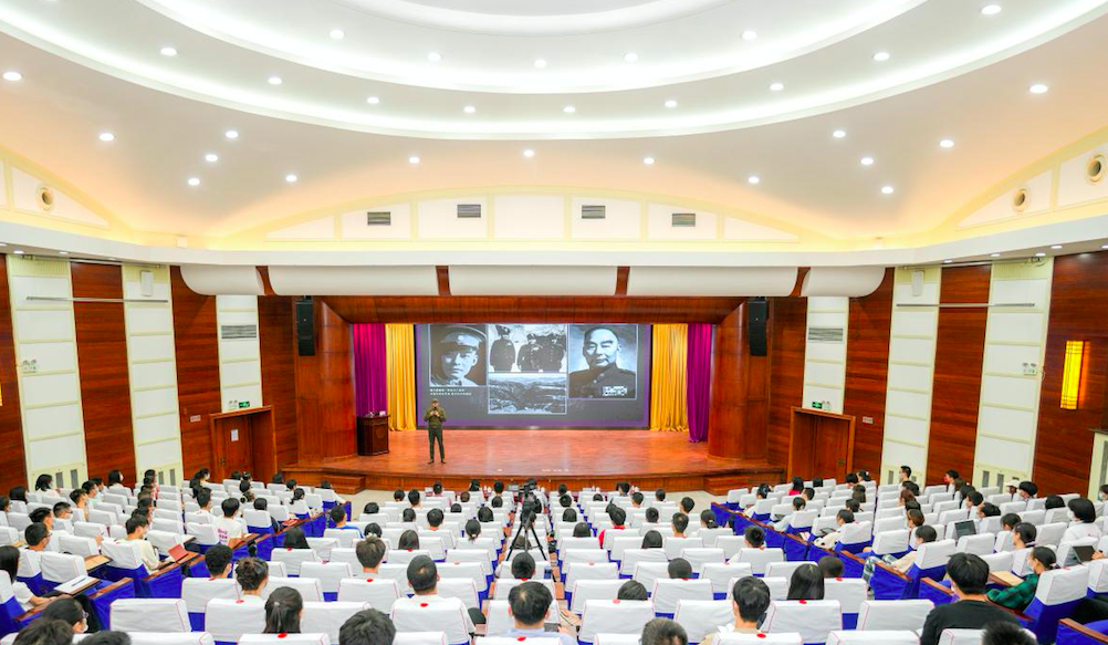 “喜迎二十大 百场忠诚教育思政大课”校园巡讲首场报告会走进南开大学_fororder_zzz3