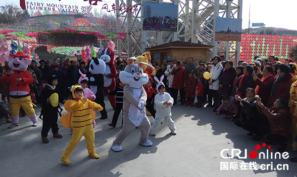 图片默认标题_fororder_蚂蚁家时尚组的萌兔、小蜜蜂、金龟子的热情表演（摄影-杨建昆）