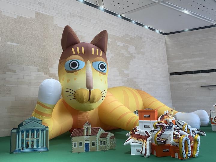【转载】与上海再续“世博缘” 白俄罗斯艺术家展出“猫世界”