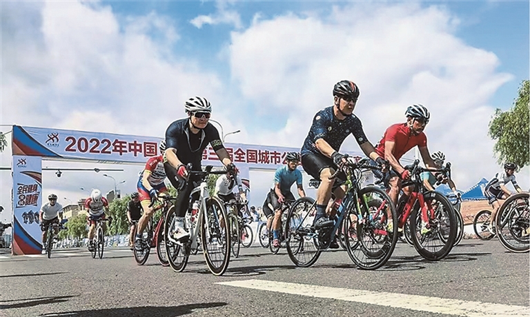 鸡西“迎庆二十大·光影颂华章”主题成就展图说巨变历程