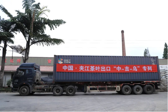 乐山夹江815.5吨茶叶将乘专列出口中亚_fororder_未标题-1