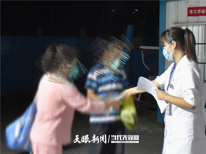 9月20日 贵州省将军山医院12人康复出院 其中包括2名儿童
