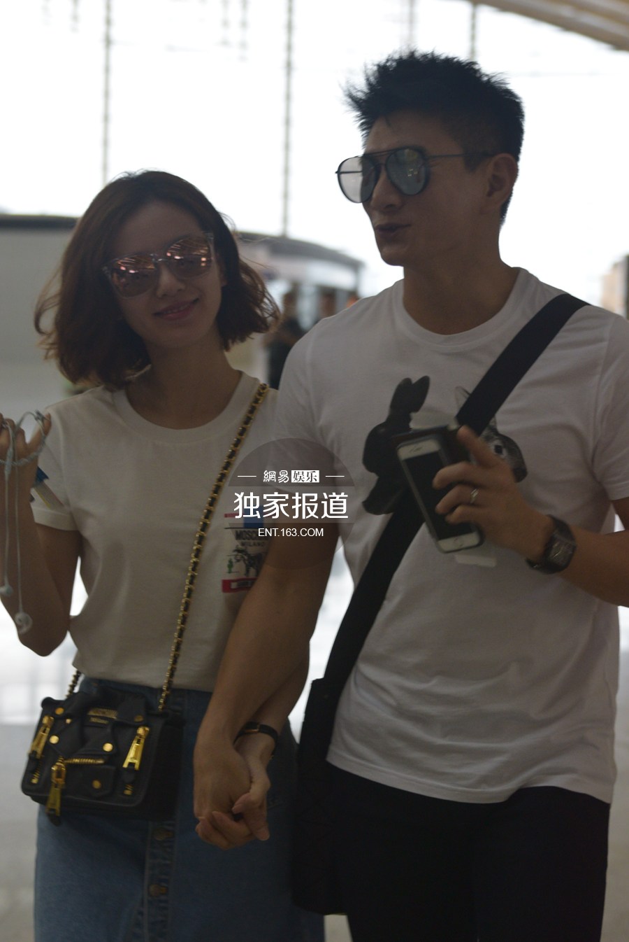 吴奇隆刘诗诗十指紧扣赶赴霍建华林心如婚礼(