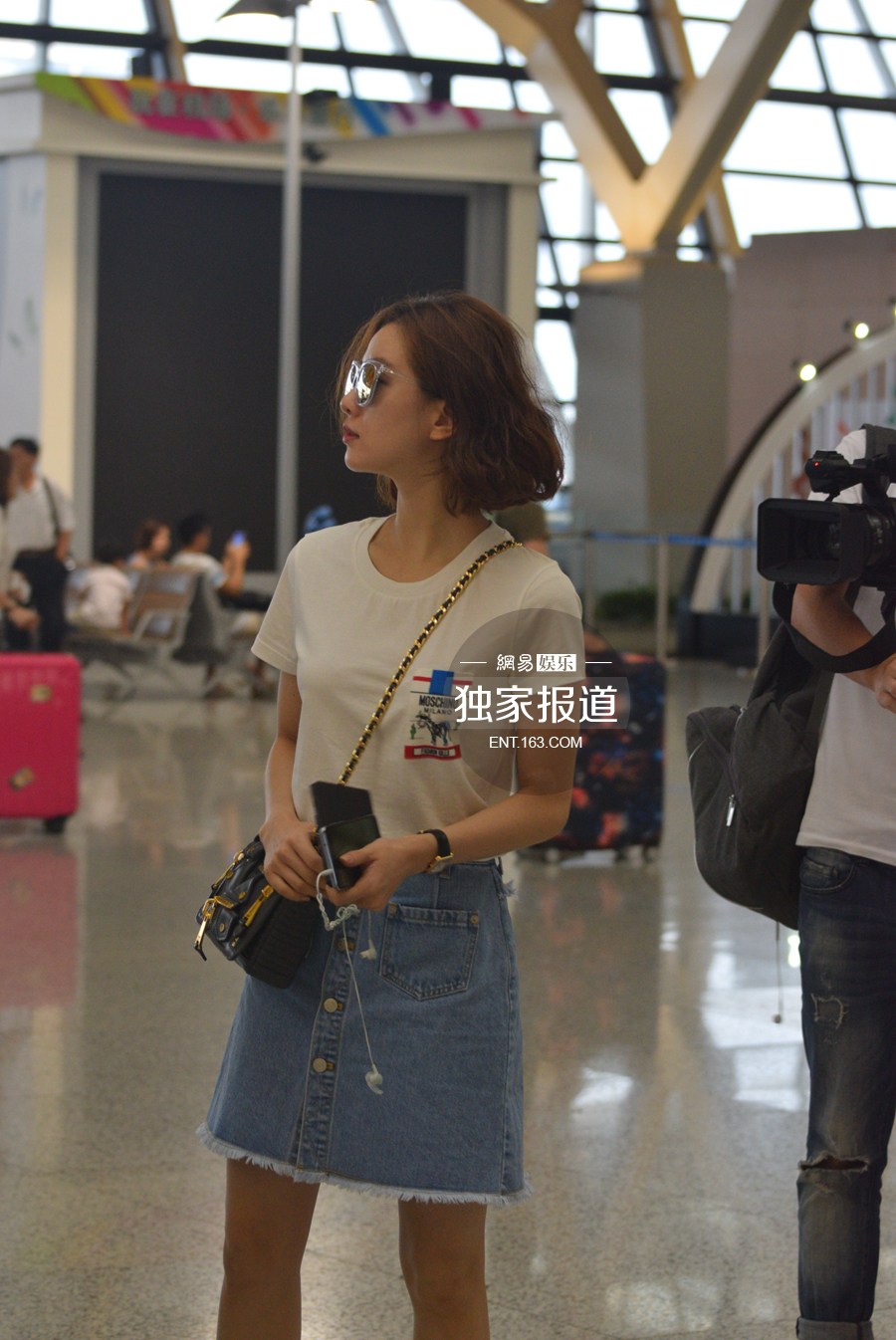 吴奇隆刘诗诗十指紧扣赶赴霍建华林心如婚礼(