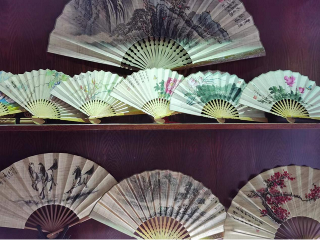 重庆:党徽闪耀,旧巷变靓! 重庆:党徽闪耀,旧巷变靓!