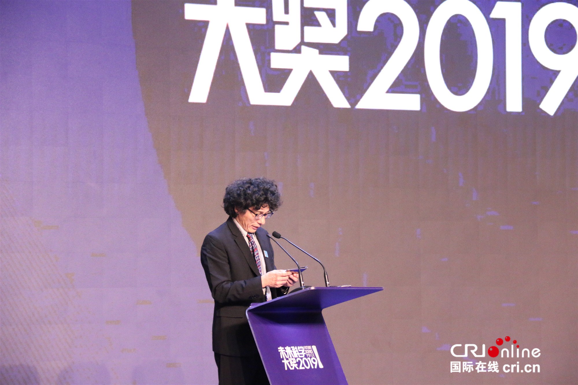 图片默认标题 图片默认标题_fororder_余金权教授介绍未来科学大奖评奖情况.JPG