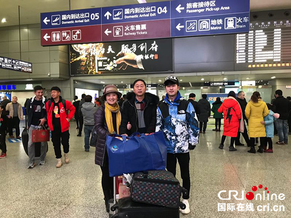 图片默认标题_fororder_老郭儿子接机-水电七局供图