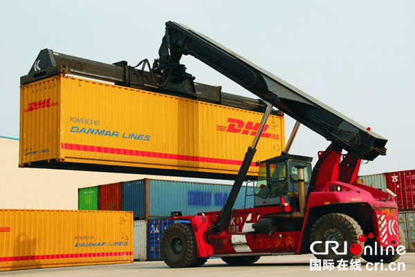 图片默认标题_fororder_吊装货箱（资料图）