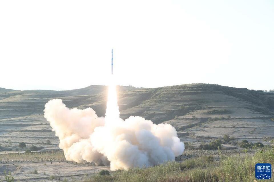 我国成功发射试验十四号和试验十五号卫星