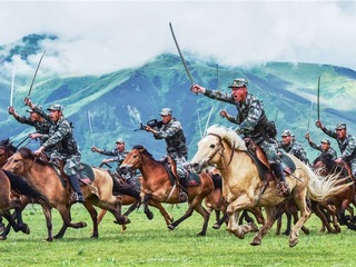 雪山之巅，这里的骑兵仍然在冲锋