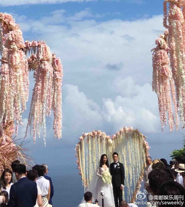 霍建华林心如婚礼现场曝光 动情拥吻心如落泪(图)