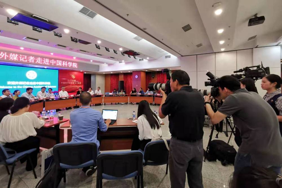 「新华网」中国巨变下科学家的创新之路