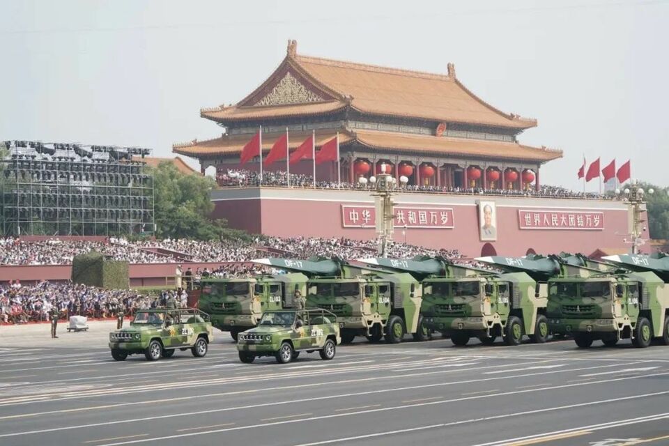 彩色超清！重温15次国庆阅兵珍贵画面