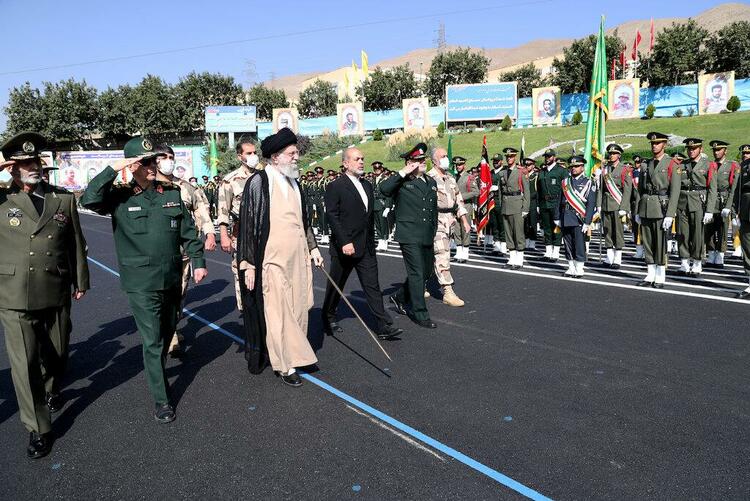 伊朗最高领袖哈梅内伊出席伊朗军校毕业典礼
