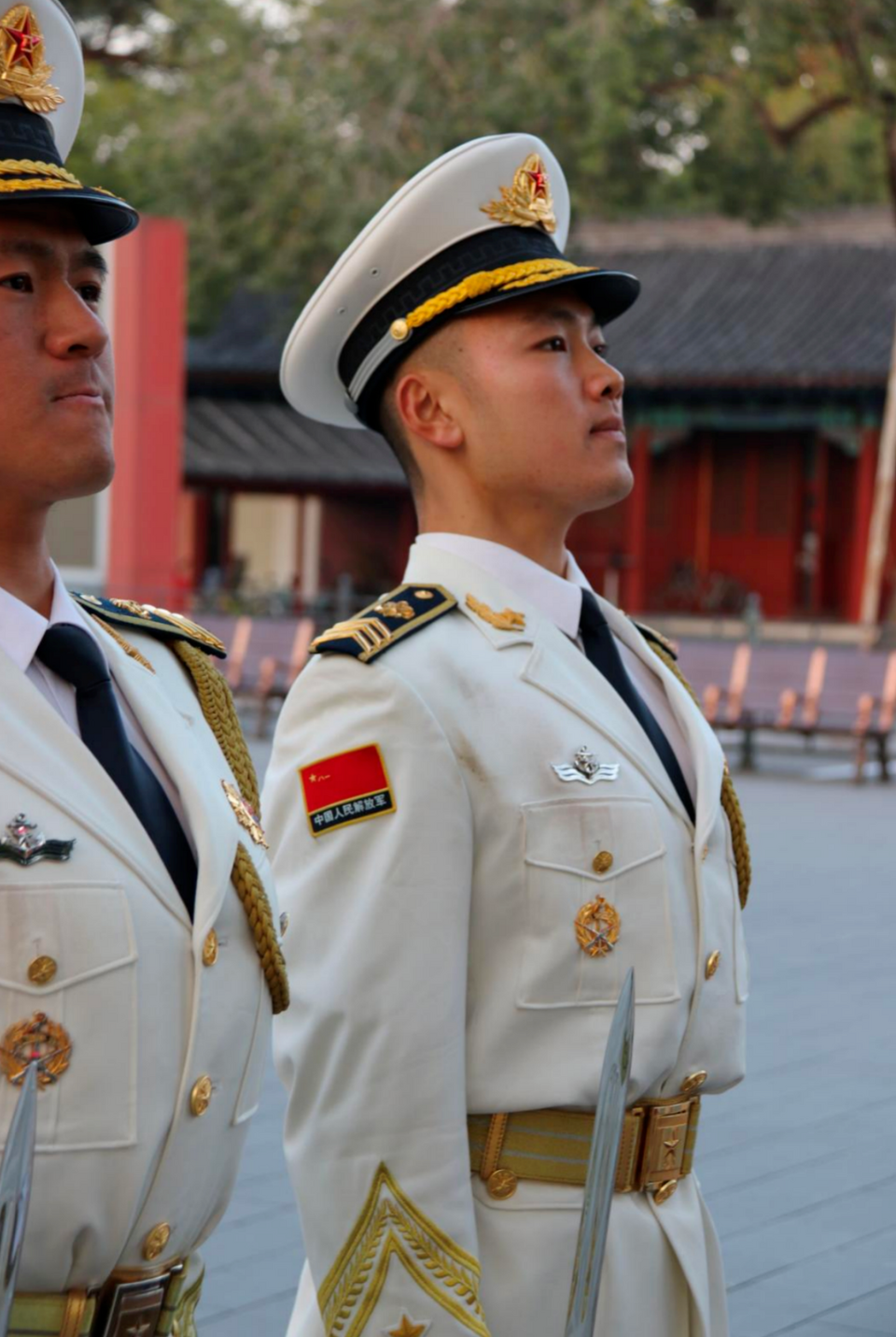 一个人走出千军万马的气势！原来他是……