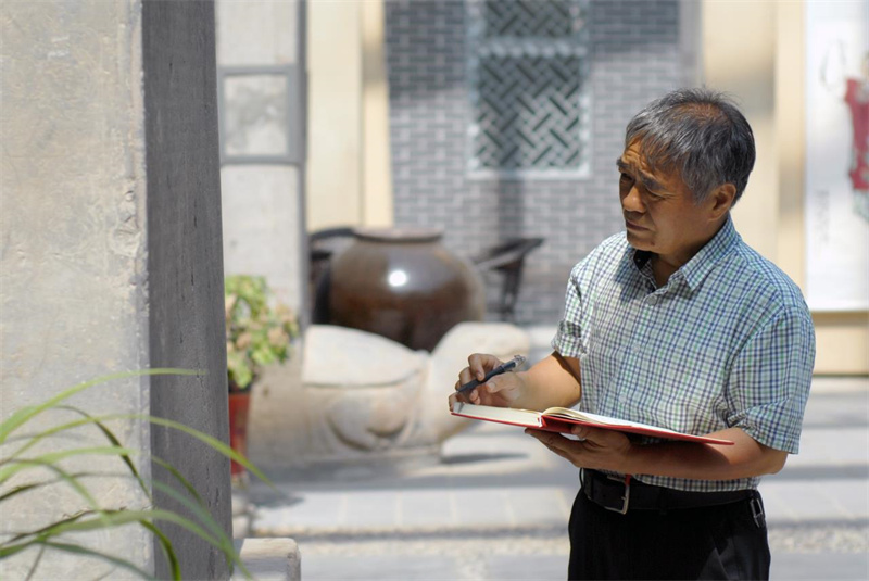 高陵区文化馆馆长甄陵:扎根基层46载  用心用情点亮群众文化生活_fororder_微信图片_20221009175417