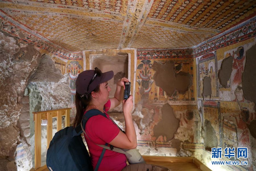【新华网】埃及两座3300年历史的古墓正式向游客开放(组图)