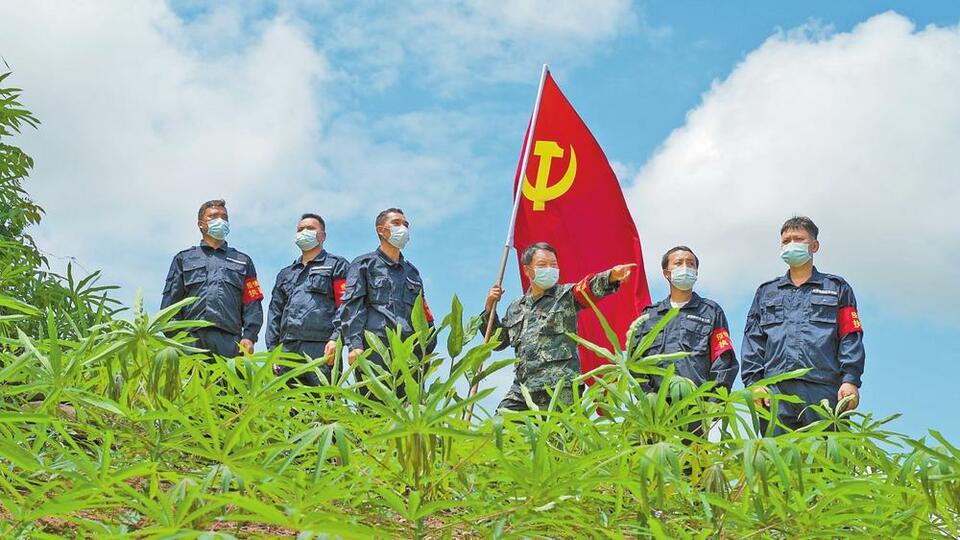 为了家园美好边境安宁——记金平县金水河镇隔界村党支部书记普玉忠_fororder_7b