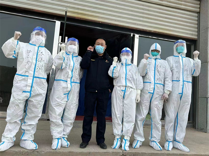 榆林市靖边县城市管理执法局工作人员张智喻:战“疫”一线勇担当_fororder_7741814f5617d5b8f94278a05d56613