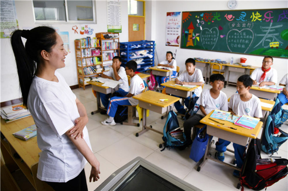 [新华社]面朝大海，静待花开——青岛灵山岛学校张丽老师采访笔记