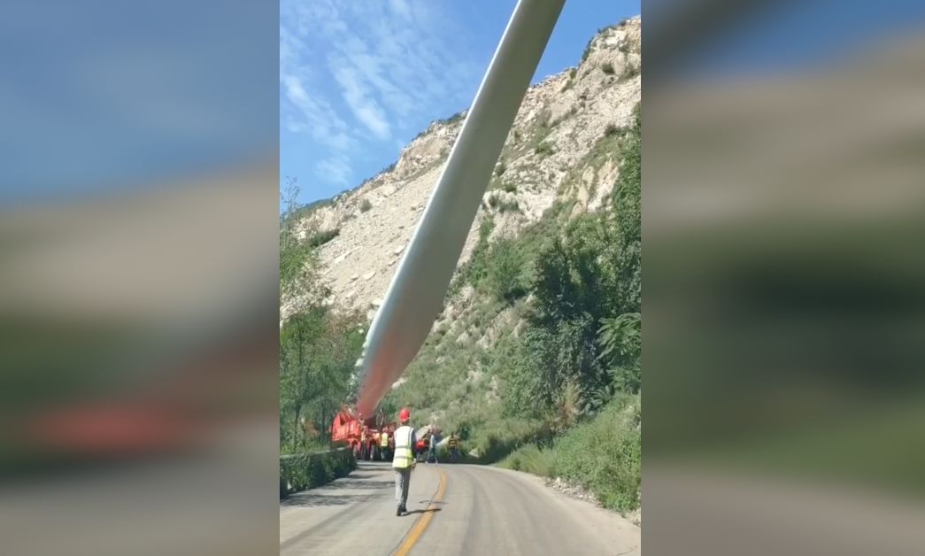 [新华社]中国司机这波逆天操作火了！海外网友表示：服气服气真服