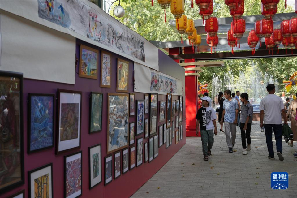 “上海合作组织国家青少年画展”在乌兹别克斯坦撒马尔罕举行_fororder_1