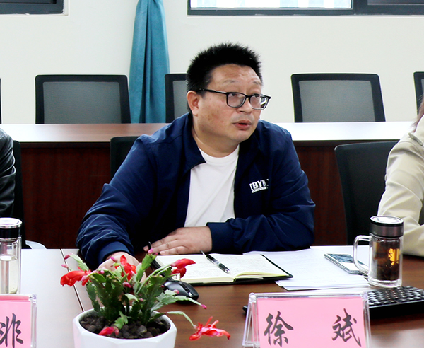 宜宾市一曼中学校:众志成城再登高 扬帆起航开新局_fororder_一曼中学校长徐斌作主题发言-摄影-陈国峰1
