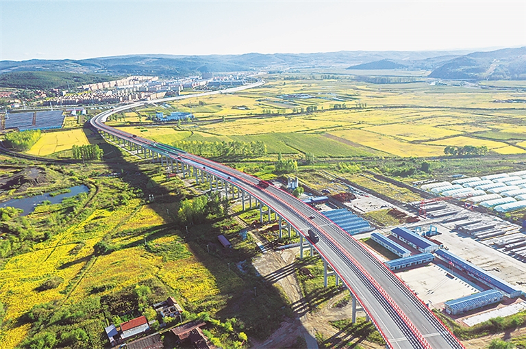 鸡西“迎庆二十大·光影颂华章”主题成就展图说巨变历程