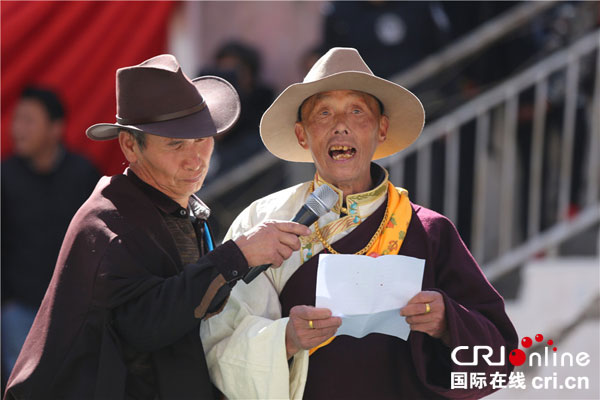 图片默认标题_fororder_老年队表演的《白玉新旧说》