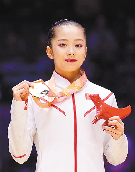 体操世锦赛上击败奥运冠军 南宁姑娘韦筱圆高低杠卫冕