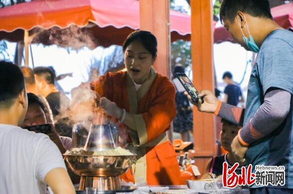 河北秦皇岛:山海关老龙头“长城观海夜宴”燃爆盛夏古城