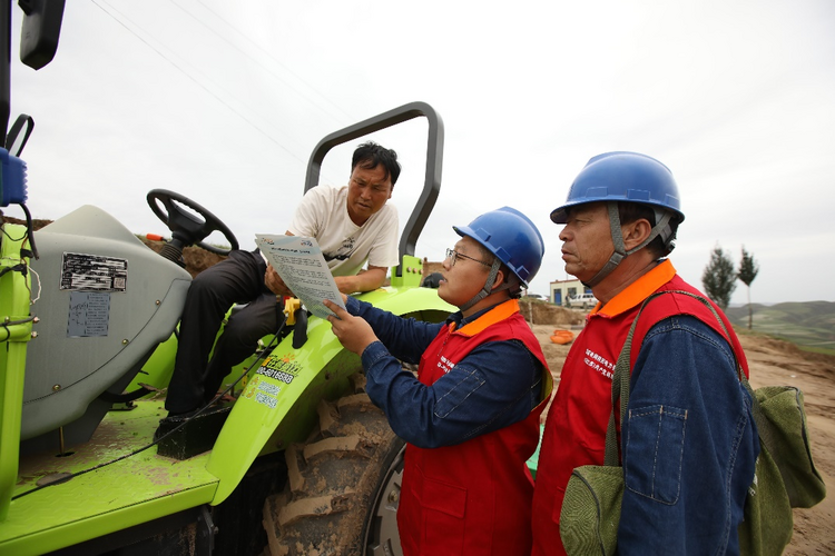 国网定边县供电公司:“薯”光照亮富民路 今朝遍开幸福花_fororder_图片3