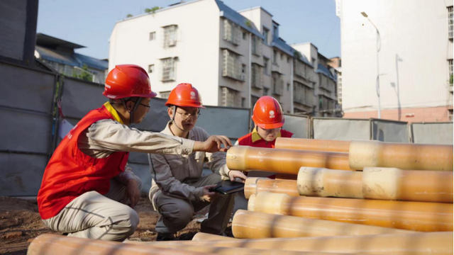重庆:党徽闪耀,旧巷变靓! 重庆:党徽闪耀,旧巷变靓!