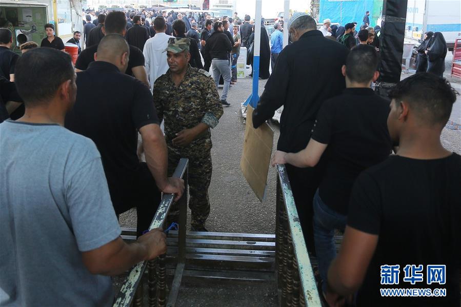 [新华网]伊拉克发生踩踏事件致31人死亡(组图)