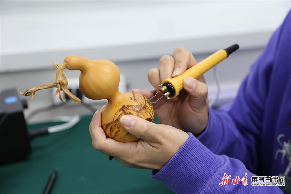 【平凉】平凉灵台:“葫芦烙画”进校园 非遗文化绽光彩