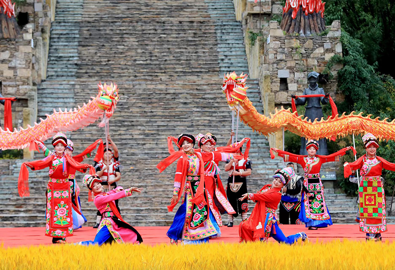 四川茂县:“云”上羌年庆丰收_fororder_微信图片_20221026170627