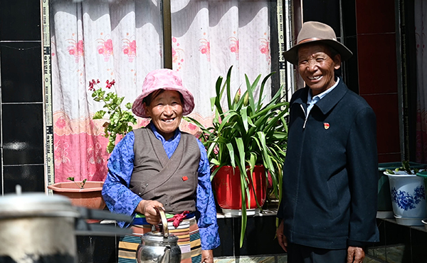 #澎湃新闻网#【新时代?幸福美丽新边疆】“凿壁书记”次仁欧珠：