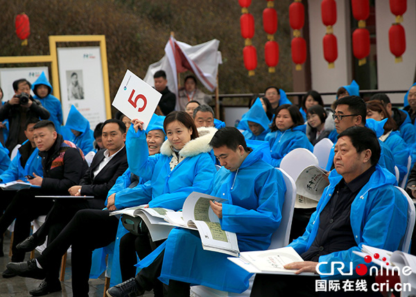 图片默认标题_fororder_《-竞拍风采》王承伟摄