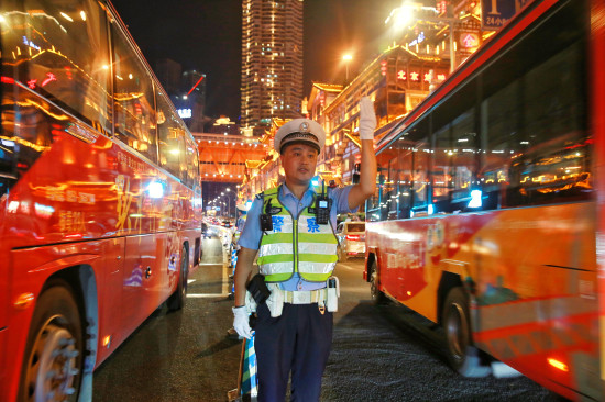 【法制安全】重庆渝中警方：中秋佳节请安全、文明、绿色出行