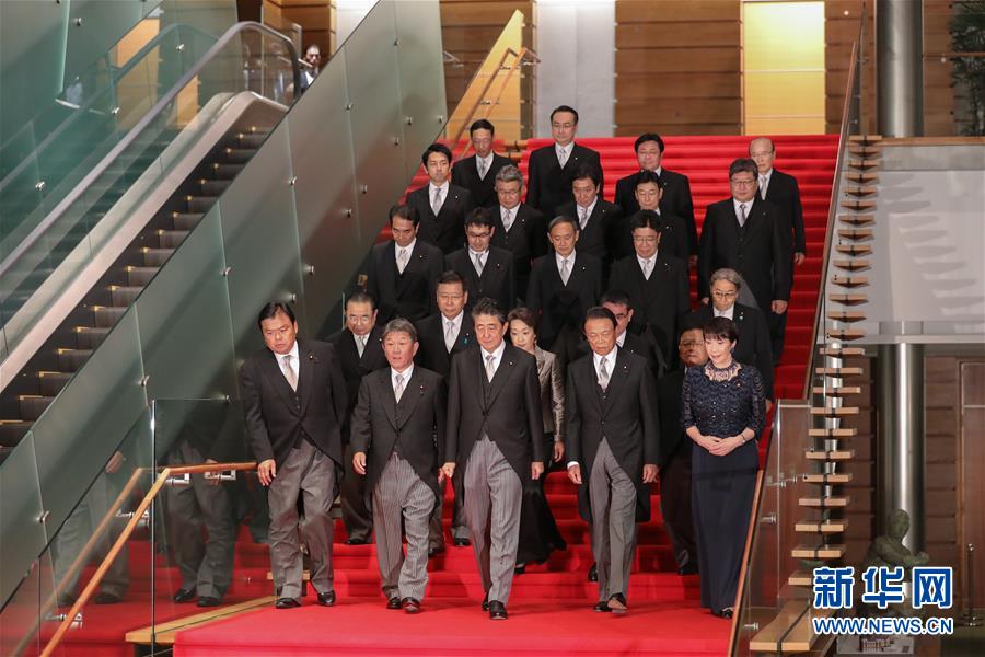 「新华网」安倍改组内阁为修宪布阵(组图)